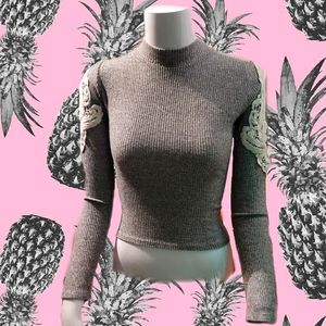 Ribbed long-sleeved crop top